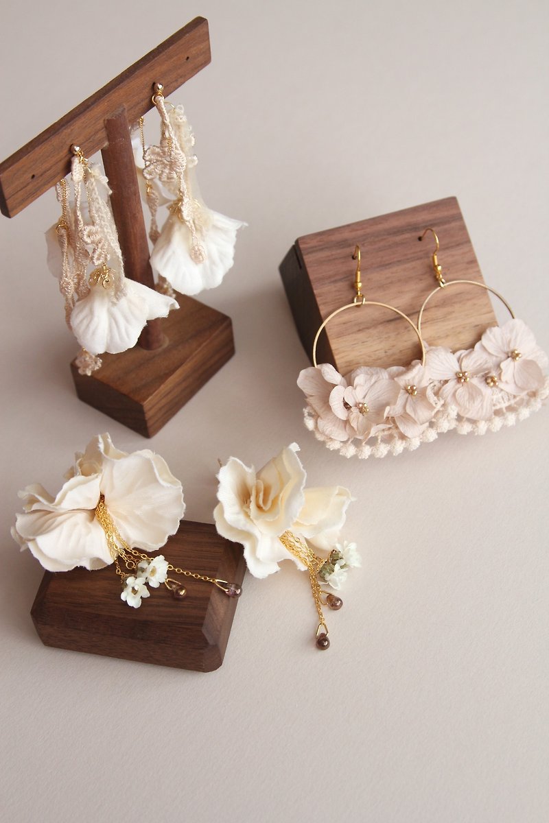 Floral Earrings , Flower Earrings , Artificial Flower Earrings ,Jewellery       - ต่างหู - ผ้าไหม สีกากี