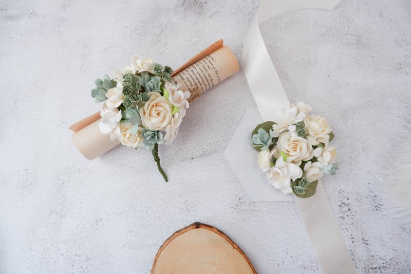 Cream ivory wedding wrist corsage, buttonhole, boutonniere - 胸花/手腕花 - 紙 白色