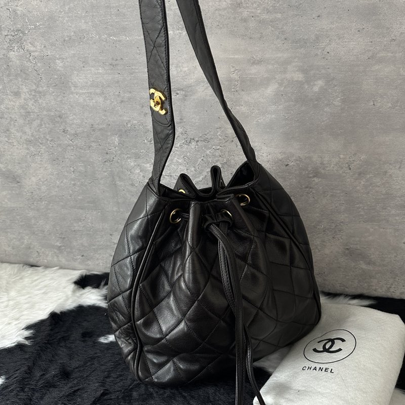 Chanel CC Drawstring Bucket Bag - กระเป๋าแมสเซนเจอร์ - หนังแท้ สีดำ