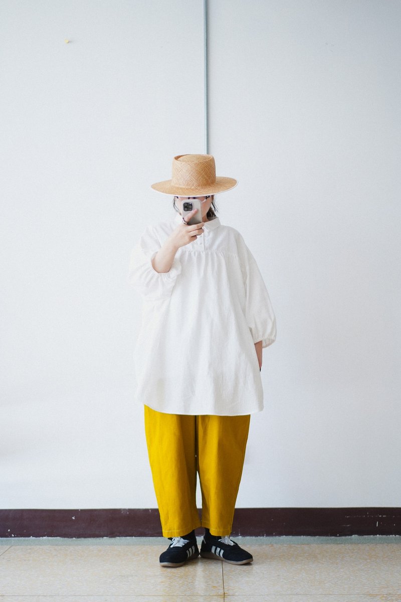 純白皺褶紋理襯衫領圓弧下擺衫 - 女襯衫 - 棉．麻 白色