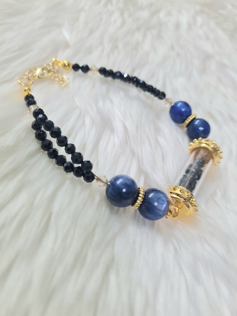 Thao Wessuwan Bracelet, genuine Kyanite Stone, black tourmaline, decorated with genuine crystals - 手鍊/手鐲 - 石頭 藍色