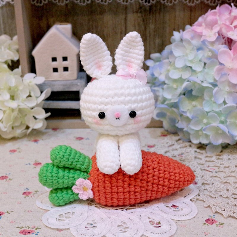 A bunny holding a radish. birthday present. Valentine's Day - ตุ๊กตา - เส้นใยสังเคราะห์ 