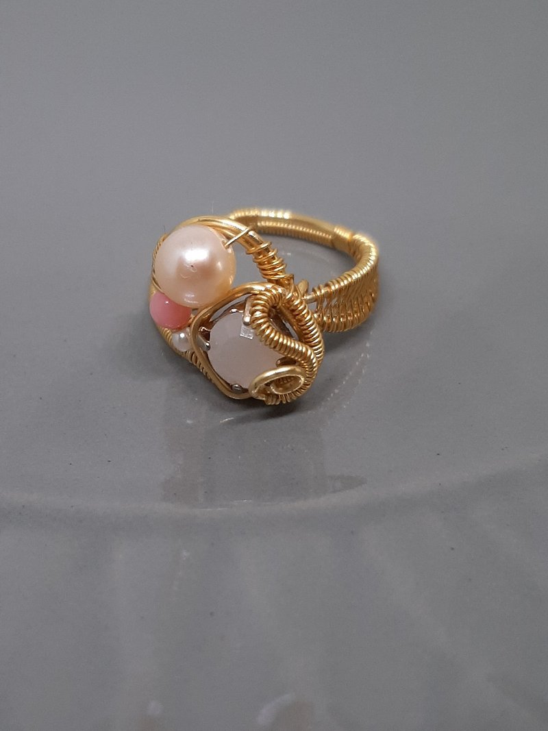 Gold Elegant Pearl Ring - แหวนทั่วไป - โลหะ สีทอง