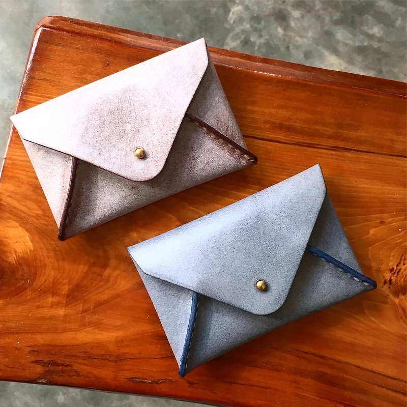 Envelope-shaped card holder well sewn leather material bag white wax leather set WW free lettering handmade bag couple gift card holder card holder business card holder simple and practical Italian leather vegetable tanned leather leather DIY companion genuine leather - ที่เก็บนามบัตร - หนังแท้ สีน้ำเงิน