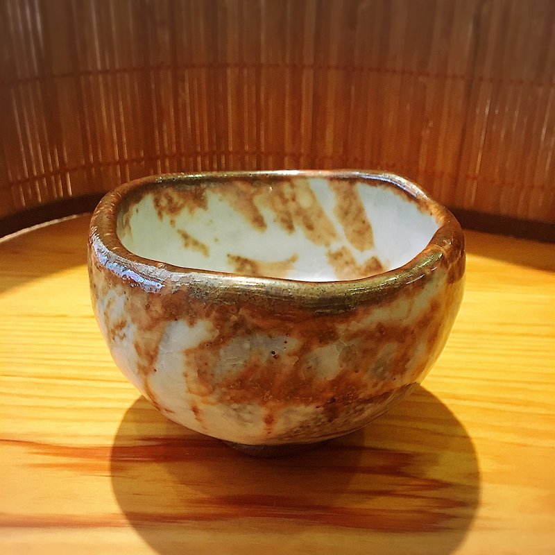 Shino-yaki tea bowl by Lin Fangyu (middle) - Teapots & Teacups - Pottery 