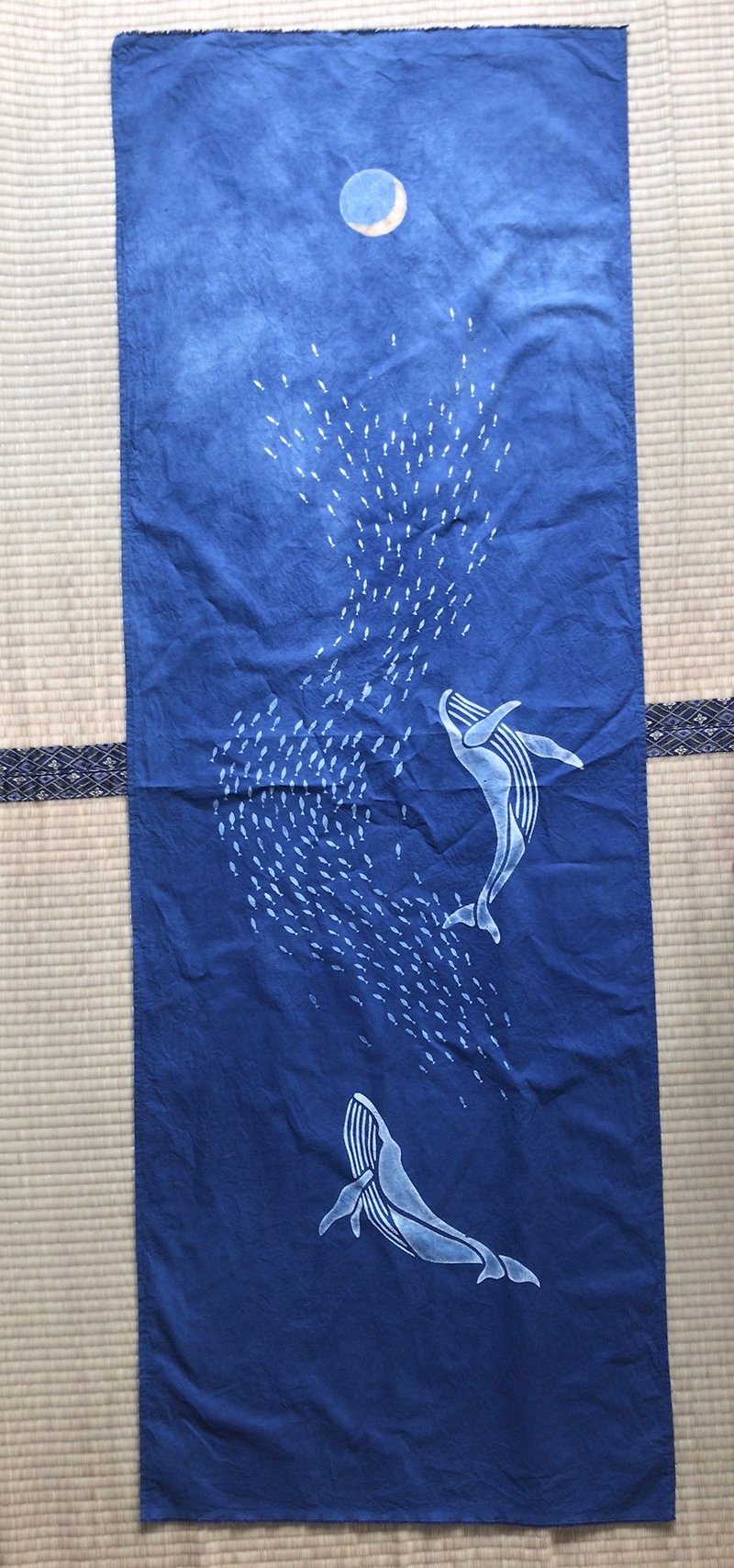 Sardine run, Whale & Moon Tapestry 鰯 鯨 Indigo dye 藍 shi shibori Katazurizome - อื่นๆ - ผ้าฝ้าย/ผ้าลินิน สีน้ำเงิน