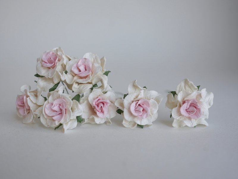 Paper Flower, 25 pieces mulberry rose size 3.5 cm. twist petal, pink-white color - 其他 - 紙 粉紅色
