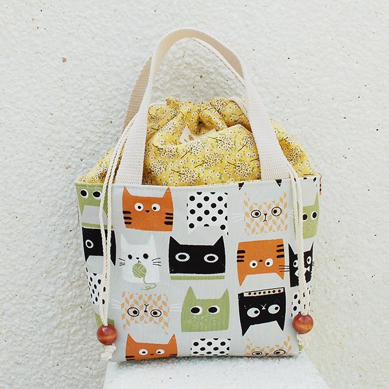 Cat eating fish bunch mouth bag / meal bag - กระเป๋าถือ - ผ้าฝ้าย/ผ้าลินิน สีเขียว