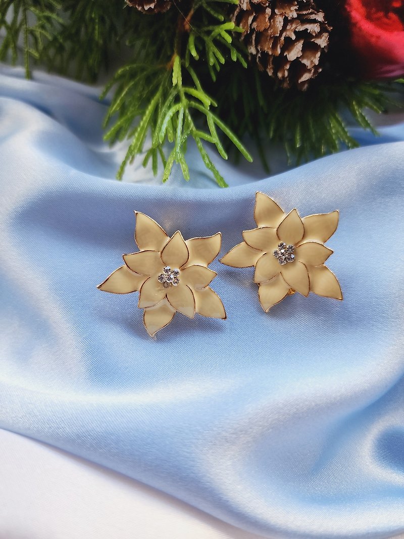 American Western antique jewelry / Eisenberg beige Christmas leaf rhinestone stamen clip earrings / poinsettia - ต่างหู - โลหะ 