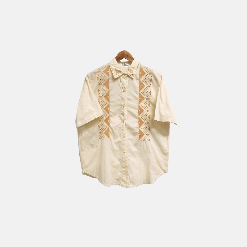 Ancient beige embroidery shirt 103 - เสื้อเชิ้ตผู้หญิง - เส้นใยสังเคราะห์ ขาว