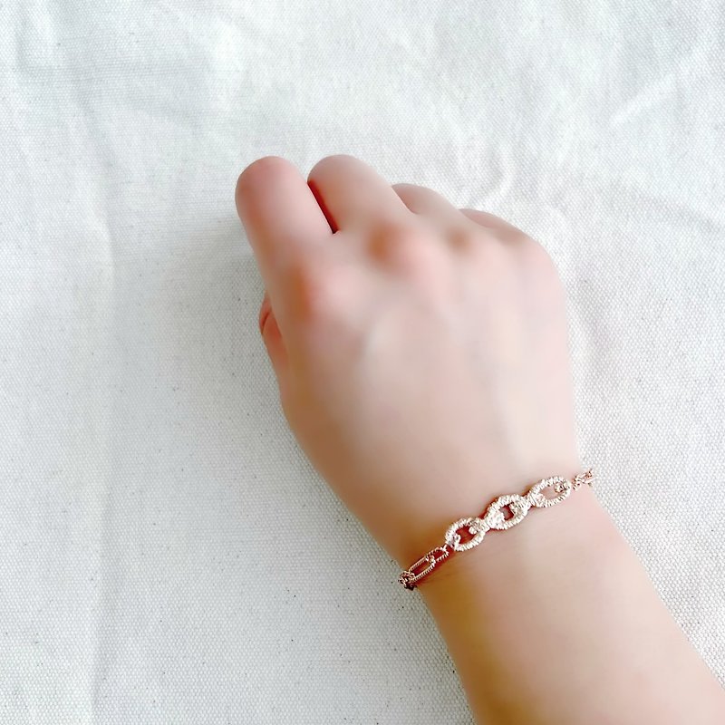 pinklace chain - สร้อยข้อมือ - โลหะ สึชมพู