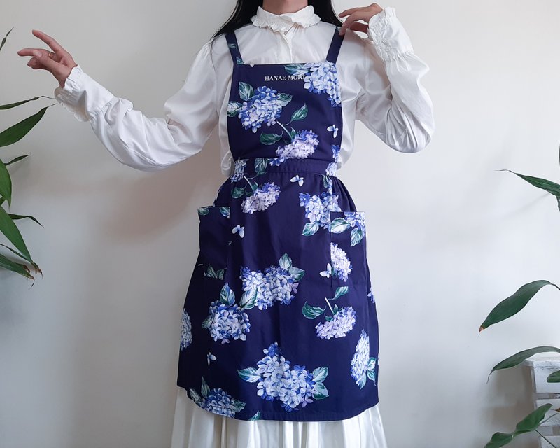 HANAE MORI 復古圍裙繡球花花園圍裙花卉背帶裙 - 圍裙 - 棉．麻 藍色