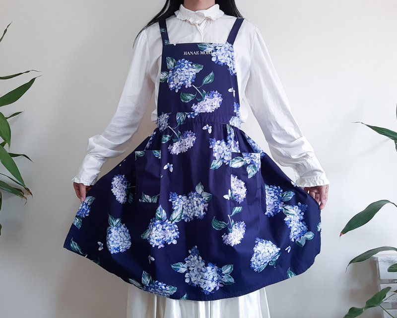 HANAE MORI 復古圍裙繡球花花園圍裙花卉背帶裙 - 圍裙 - 棉．麻 藍色