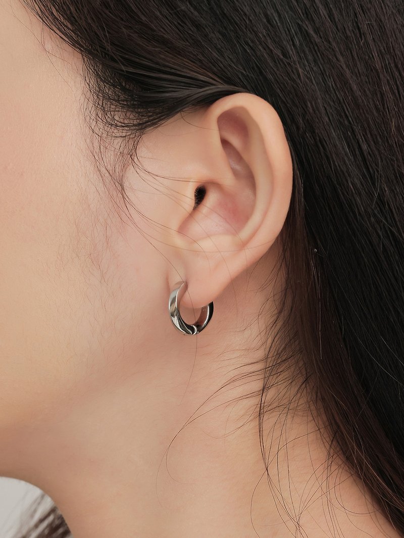 [Hot-selling restock] Presentation day. Twisted small hoop earrings - Earrings & Clip-ons - Stainless Steel Silver