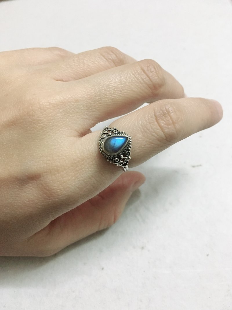 Labradorite Finger Ring Handmade in Nepal 92.5% Silver - General Rings - Semi-Precious Stones 