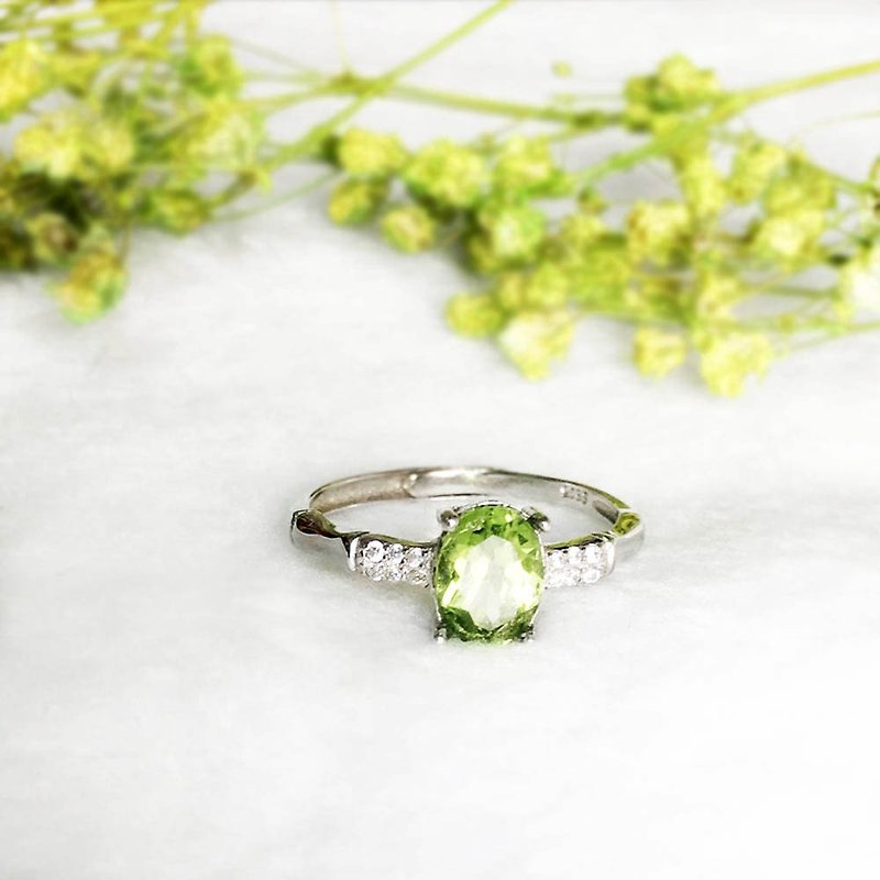 | Silver Jewelry | olive Stone 925 sterling silver inlaid oval Gemstone classic simplicity diamond ring - แหวนทั่วไป - เครื่องเพชรพลอย สีเขียว