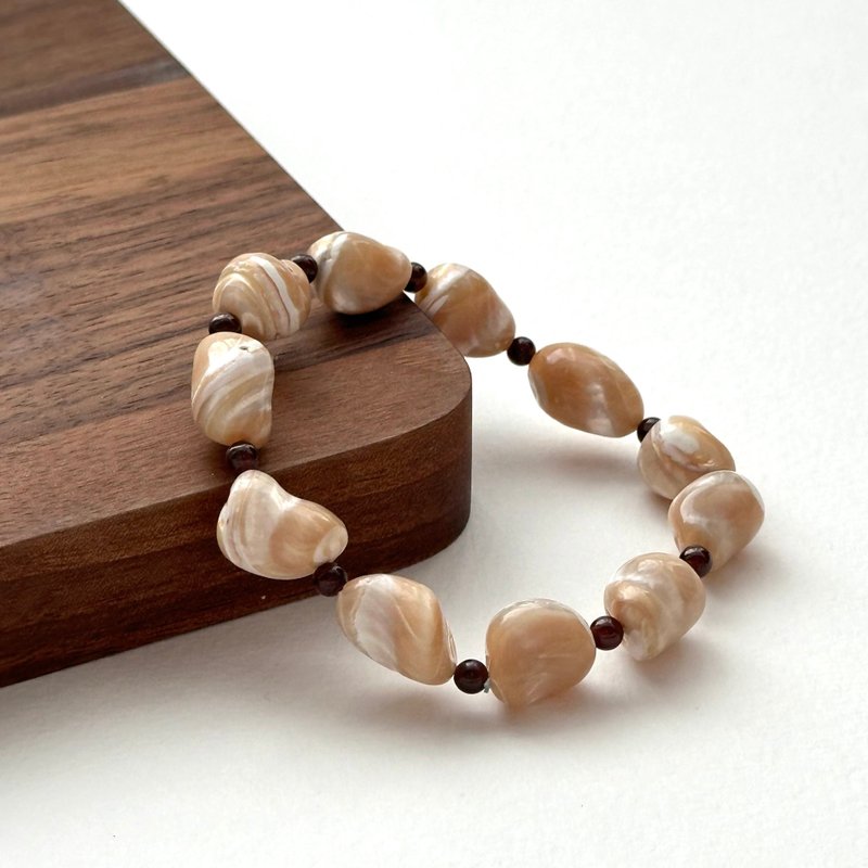 [Drifting Memories] Shell Stone Bracelet Wealth Luck Love Birthday Graduation Commemorative Gift - Bracelets - Shell Khaki