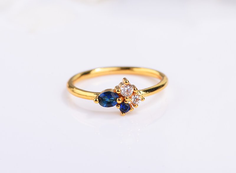 Sapphire Ring with diamonds Cluster Engagement Ring in Soild Gold - แหวนทั่วไป - เครื่องประดับ สีทอง