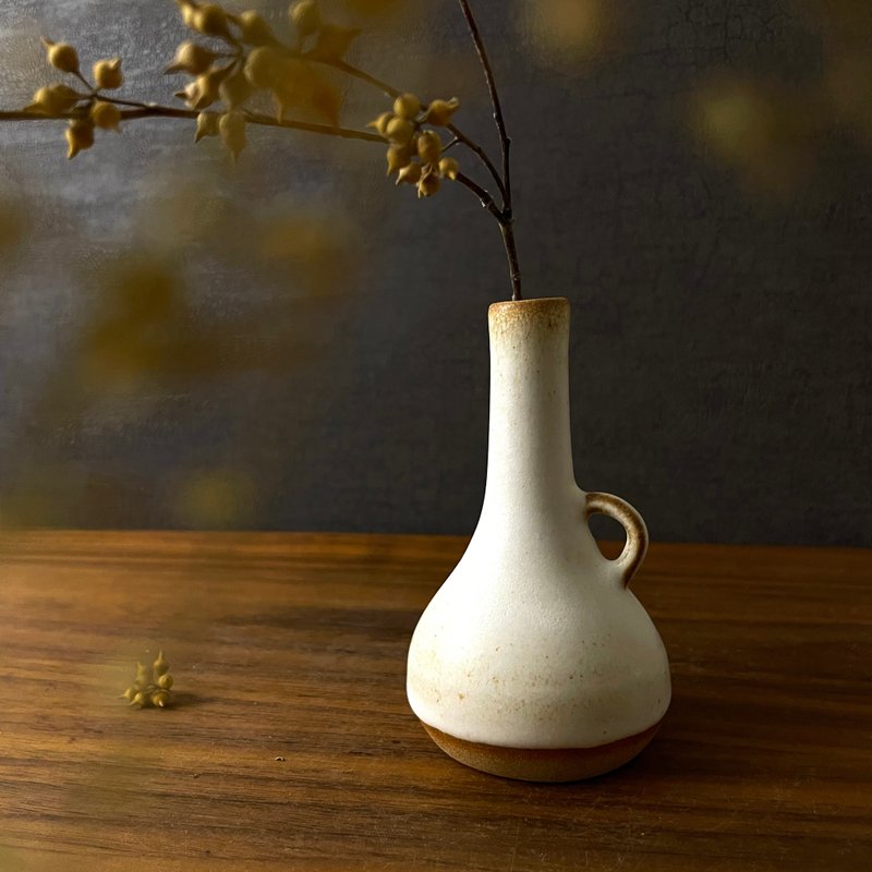 [Komaru flower vessel] Rustic warm cream glazed long silk flower vessel - Pottery & Ceramics - Pottery White