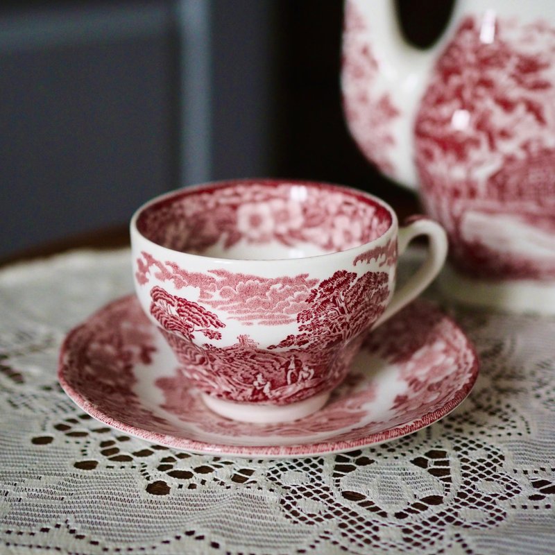 Retro British Unicorn Tableware red and white ceramic cup and saucer set - แก้วมัค/แก้วกาแฟ - ดินเผา สีแดง