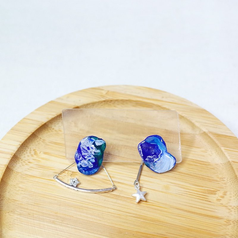Painting Technique Series Thick Painted Marine Hand-painted Earrings/ Clip-On - ต่างหู - วัสดุกันนำ้ สีน้ำเงิน