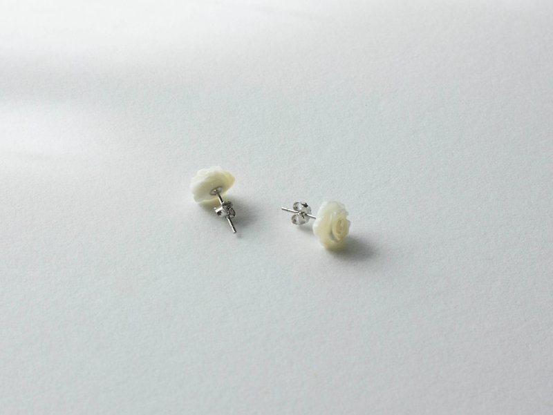 Hand made natural mother-of-pearl rose 925 sterling silver stud earrings - ต่างหู - เงินแท้ ขาว