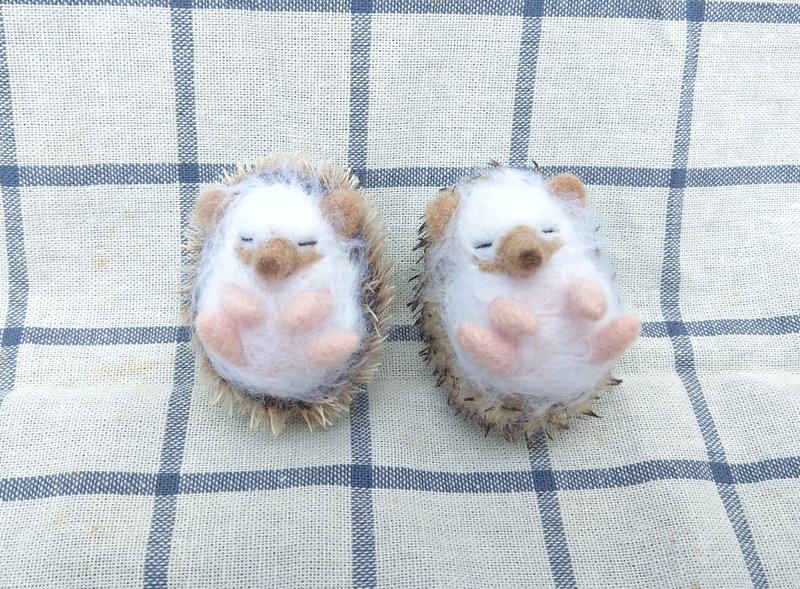 羊毛氈 動物 寵物 刺蝟 小物 禮物 紀念 睡覺款 - 吊飾/掛飾 - 羊毛 咖啡色
