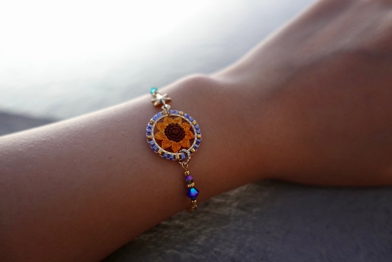 Sunflower bracelet - Bracelets - Thread Blue