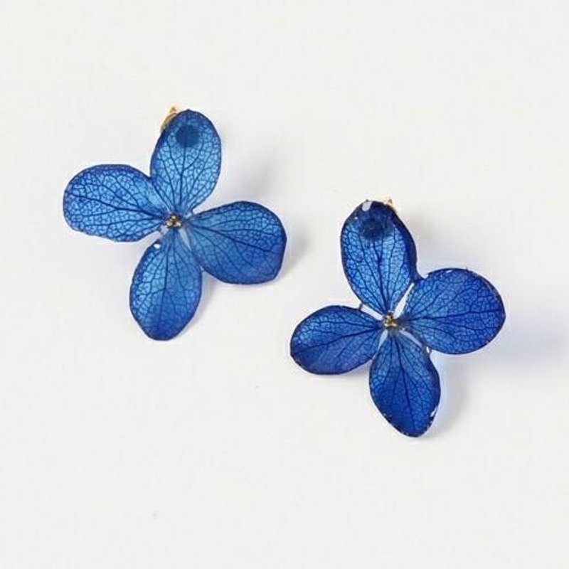 Hydrangea long pierced earrings*Blue* - ต่างหู - พืช/ดอกไม้ สีน้ำเงิน