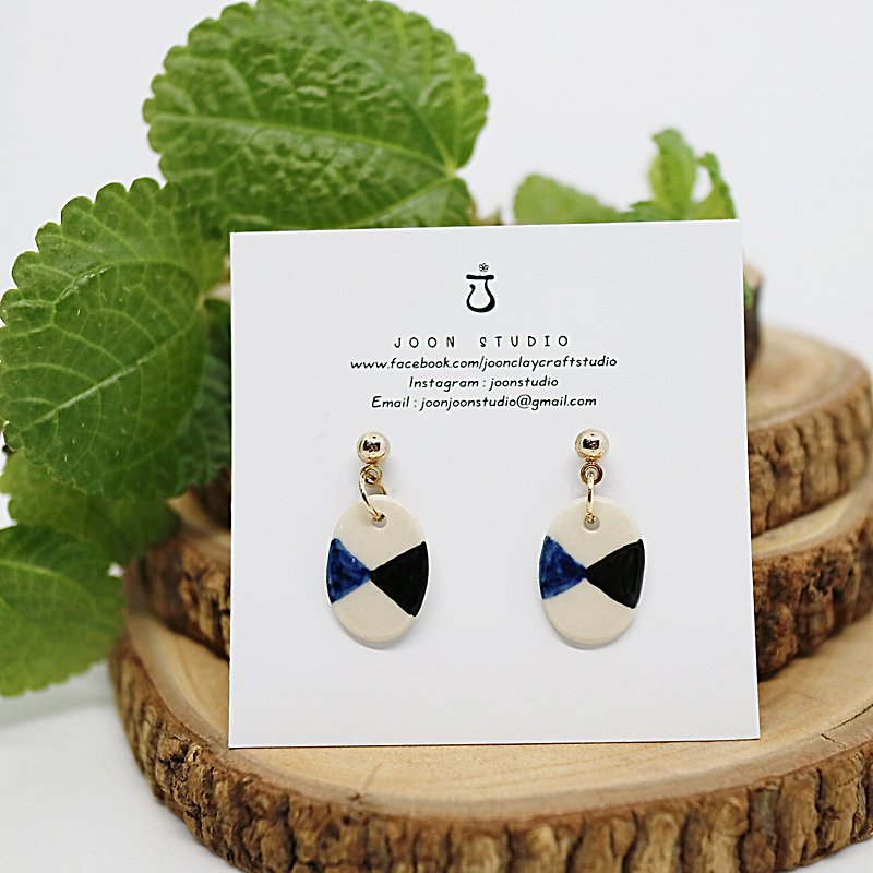 Two tone oval earring / blue black - 耳環/耳夾 - 陶 