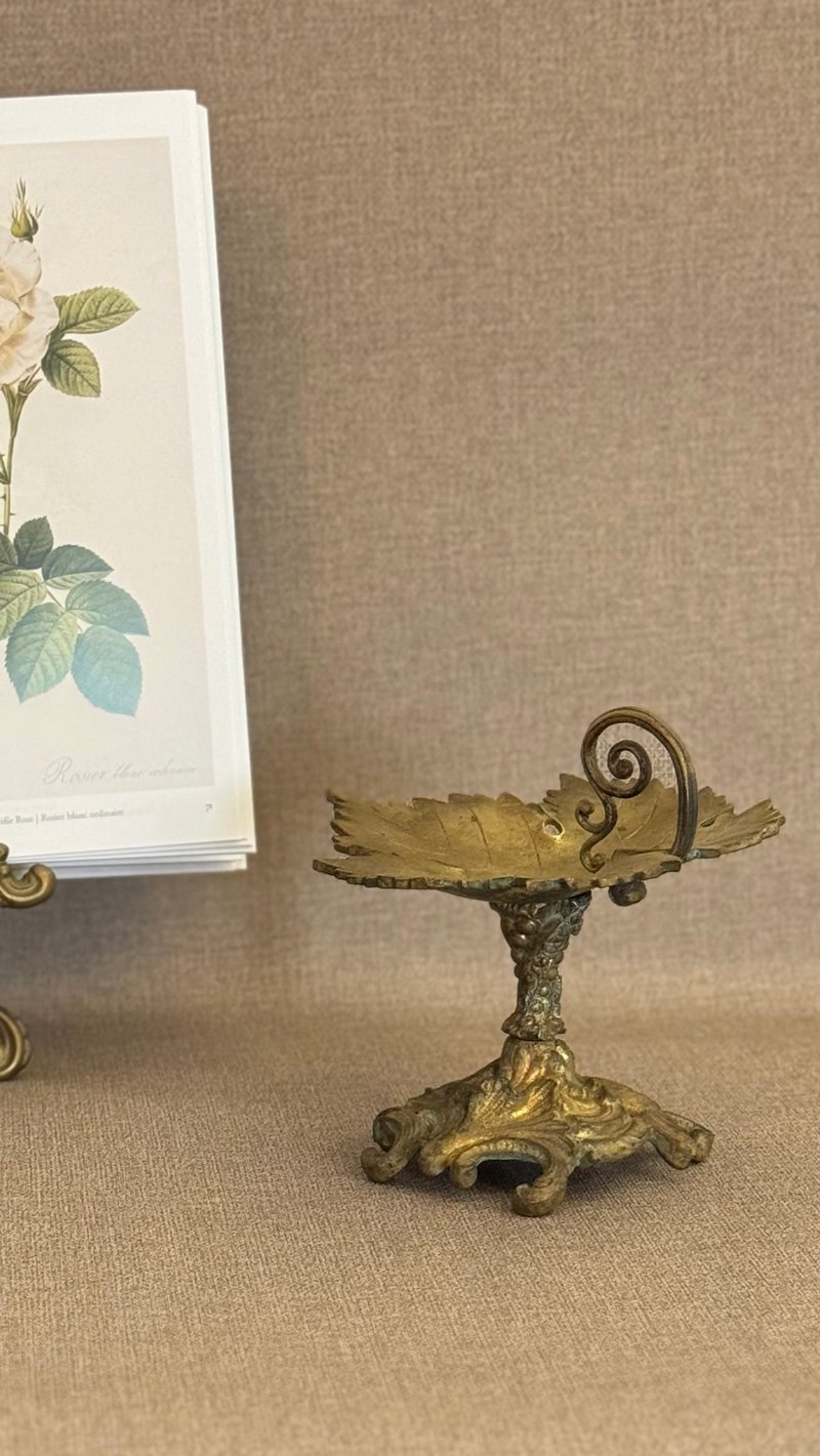 40071-French antique leaf-shaped brass display stand - ของวางตกแต่ง - ทองแดงทองเหลือง 