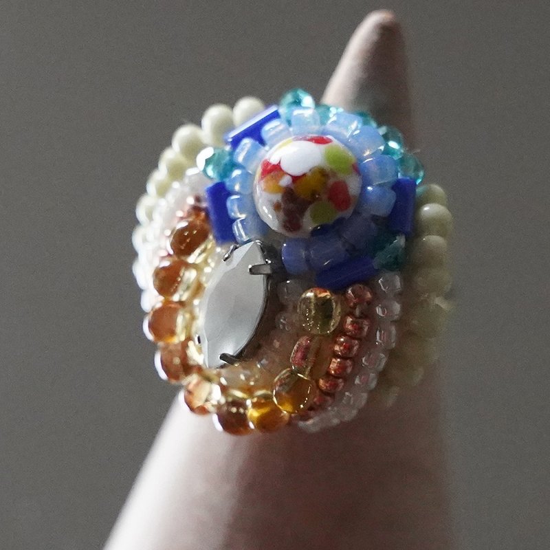 おしゃべりな指輪　86フリーサイズ　ビーズ刺繍のリング　カラフル　マルチカラー - 戒指 - 塑膠 多色