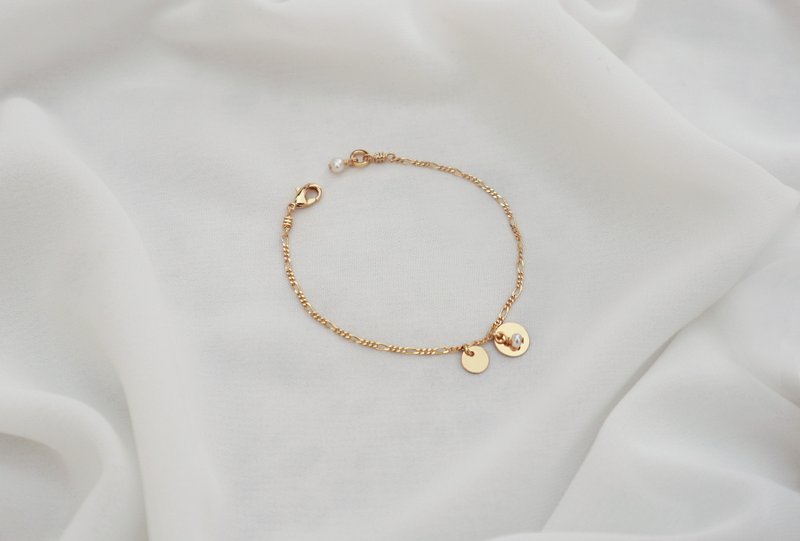 Yuandi mermaid tear-size disc bracelet with 18K gold plating - สร้อยข้อมือ - ทองแดงทองเหลือง สีทอง