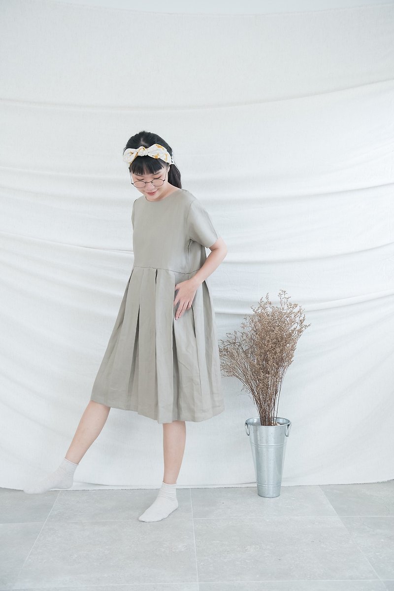 Beige Grey Pleated Linen Dress - 洋裝/連身裙 - 亞麻 灰色