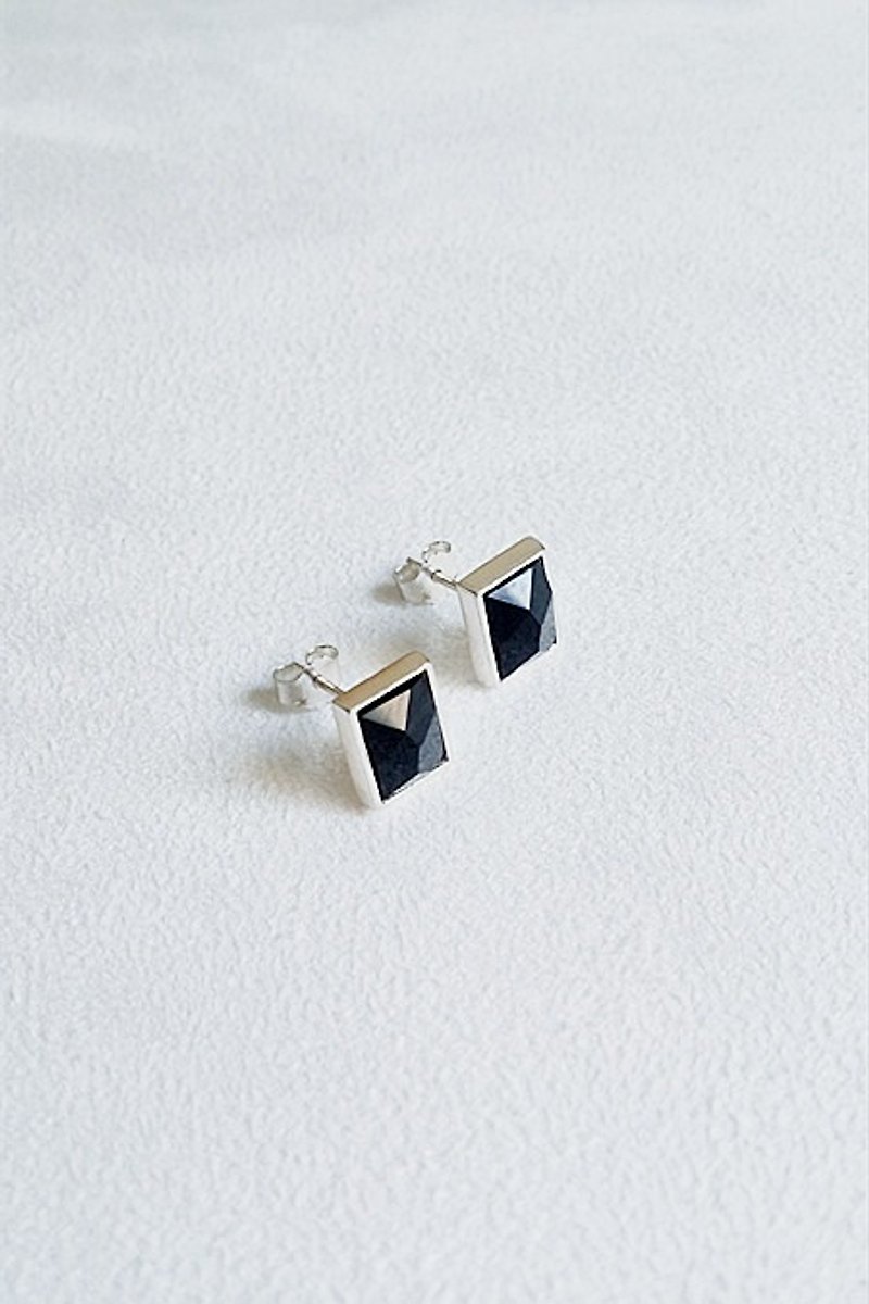 Rectangular glass/Black/Earrings/Swarovski Crystal/Sterling Silver/By hand【ZHÀO】SZE1636 - ต่างหู - โลหะ สีดำ