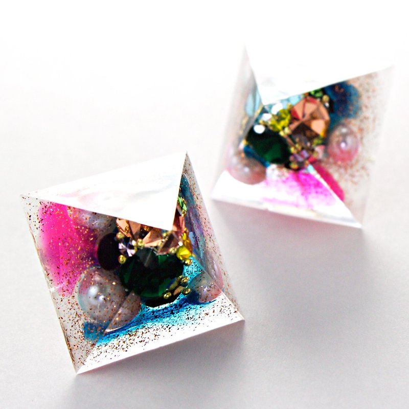 Pyramid earrings (flower beds on the beach) - Earrings & Clip-ons - Resin Pink