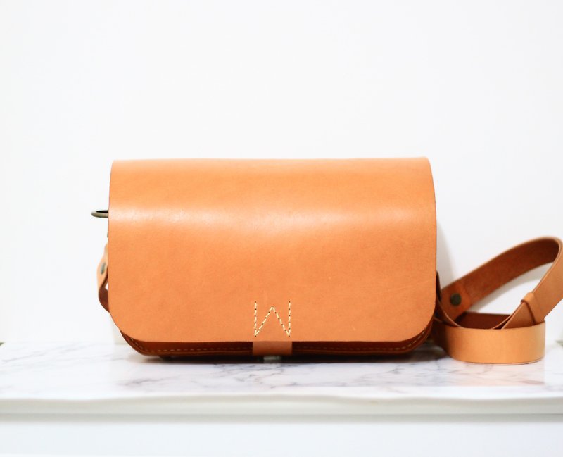 Small orange leather vegetable tanned leather saddle bag/side backpack - กระเป๋าแมสเซนเจอร์ - หนังแท้ 