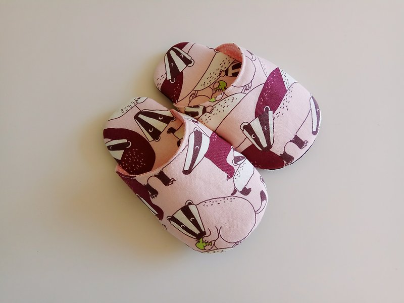 Light pink cicada indoor slippers indoor shoes - รองเท้าเด็ก - ผ้าฝ้าย/ผ้าลินิน สึชมพู