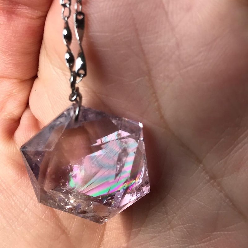 【Lost And Find】mini Natural rainbow in quartz Amethyst necklace - สร้อยข้อมือ - กระดาษ หลากหลายสี