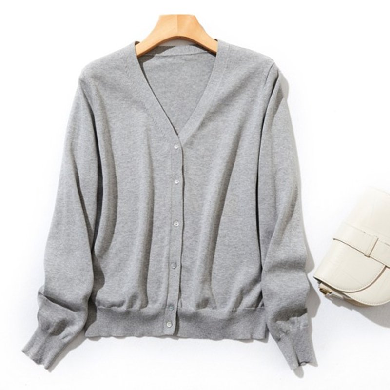 A unique product that can be worn all year round. 100% cotton long sleeve V-neck cardigan knit series moccasin grey 220902-03 - เสื้อผู้หญิง - วัสดุอื่นๆ 