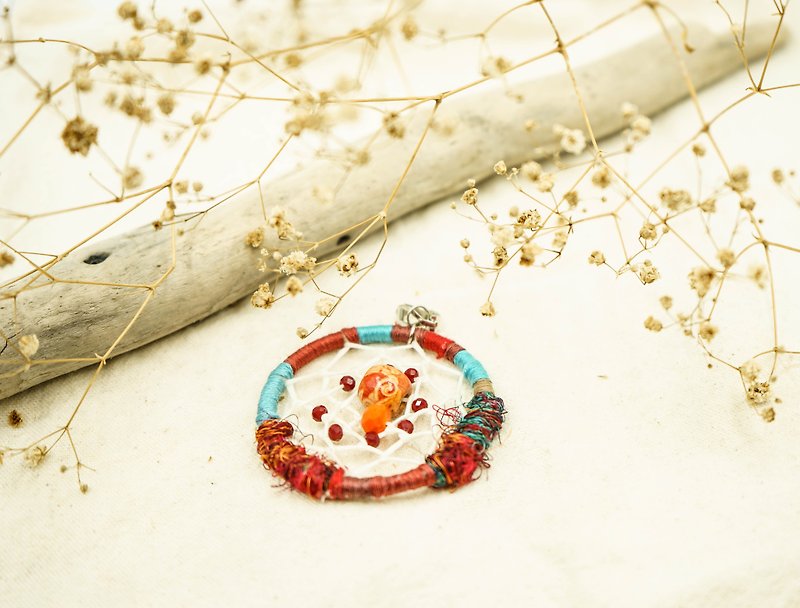 Handmade Sari Silk Earrings - ต่างหู - ผ้าไหม สีแดง