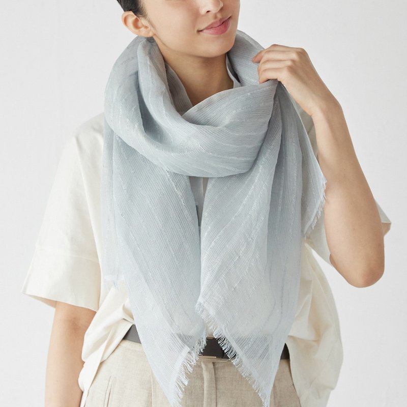 Silk striped scarf - ermine (while supplies last) - ผ้าพันคอถัก - ผ้าไหม สีเทา