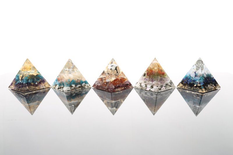 [50% off Lucky Bag] 5cm Aogang Lucky Bag Wishing Crystal-Natural Ore Pyramid Luckybag - ของวางตกแต่ง - คริสตัล หลากหลายสี