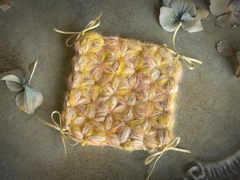 Knitting 生命之花墊 - 花蝴蝶 - 擺飾/家飾品 - 棉．麻 