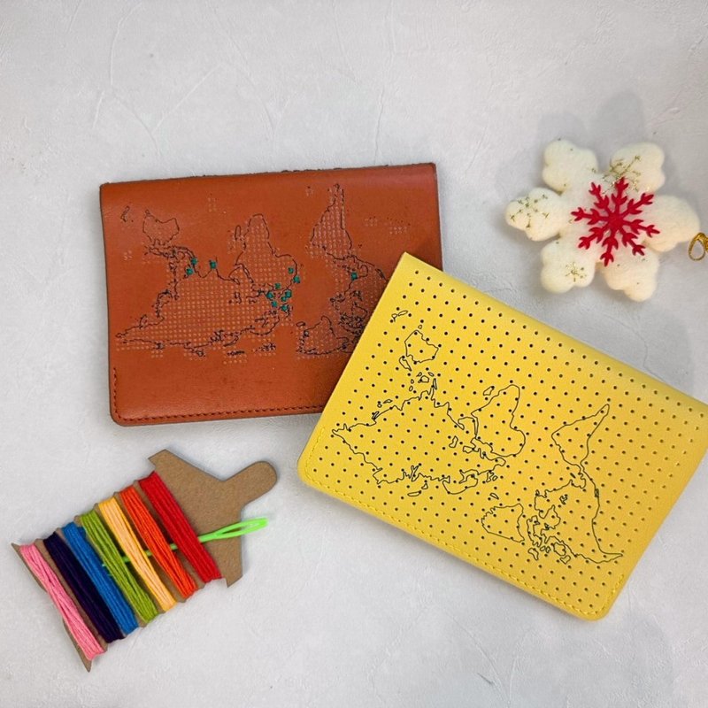 【大手牽小手】親子護照套 聖誕旅行禮盒組 - 護照夾/護照套 - 真皮 多色