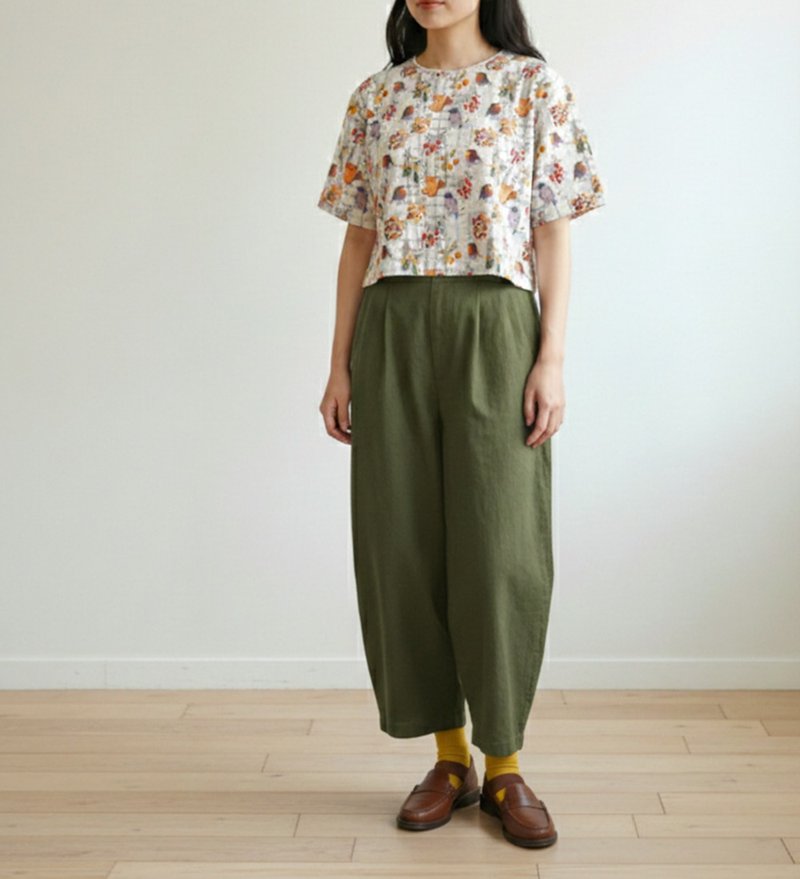 Simple Waist-Fitting Top with Little Squirrel and Little Bird Pattern - 女上衣/長袖上衣 - 棉．麻 多色