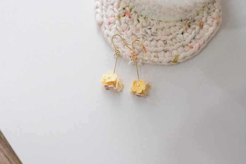 Crochet Earring Yellow Flower / ต่างหูโครเชต์ - ต่างหู - เครื่องประดับ สีเหลือง