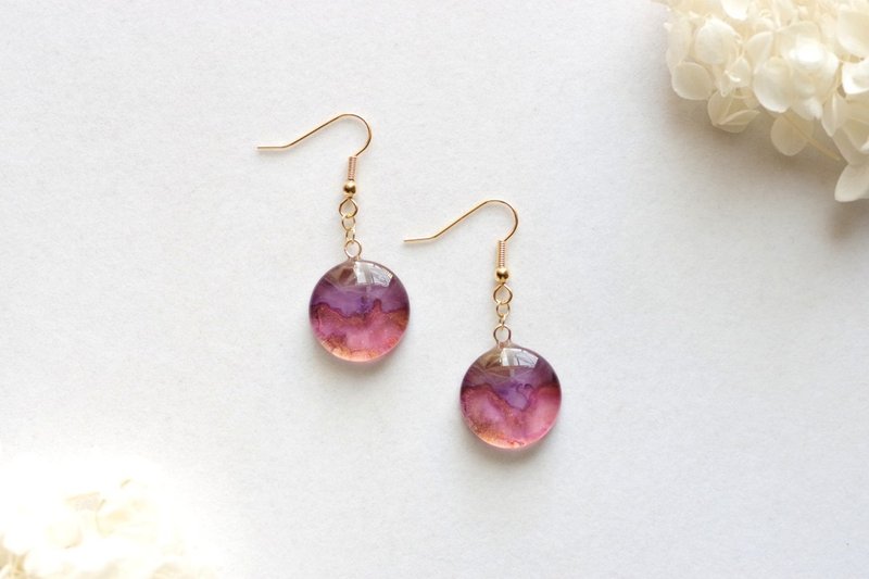 レジンアート　ラウンドピアス・ホムンクルスは泣かない - 耳環/耳夾/耳骨夾 - 樹脂 紫色