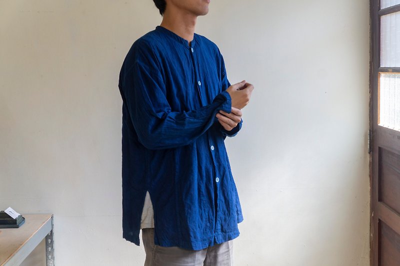 Dyeye studio x Huizhong Buyi-blue dyed Linen cardigan - เสื้อเชิ้ตผู้ชาย - ผ้าฝ้าย/ผ้าลินิน สีน้ำเงิน