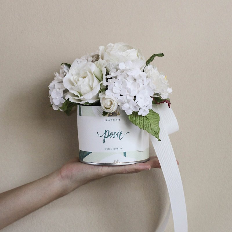 GM201 : Aromatic Gift Medium Gift Box Handmade Paper Flower Pure White Size 7"x7" - 香氛/精油/擴香 - 紙 白色